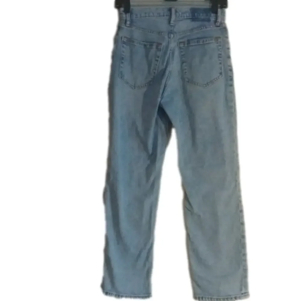 Abercrombie & Fitch size 2 ankle straight ultra high rise lightwash jeans.